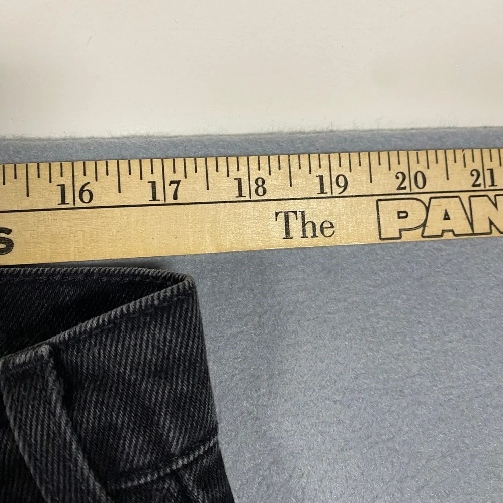 Levis shows moderate
